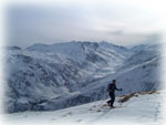 Salendo all'AlbertHein Hutte, sullo sfondo la valle della RotondoHutte