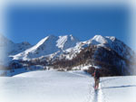 Salendo al Pizzo dei Galli, a sinistra il Pizzo di olano