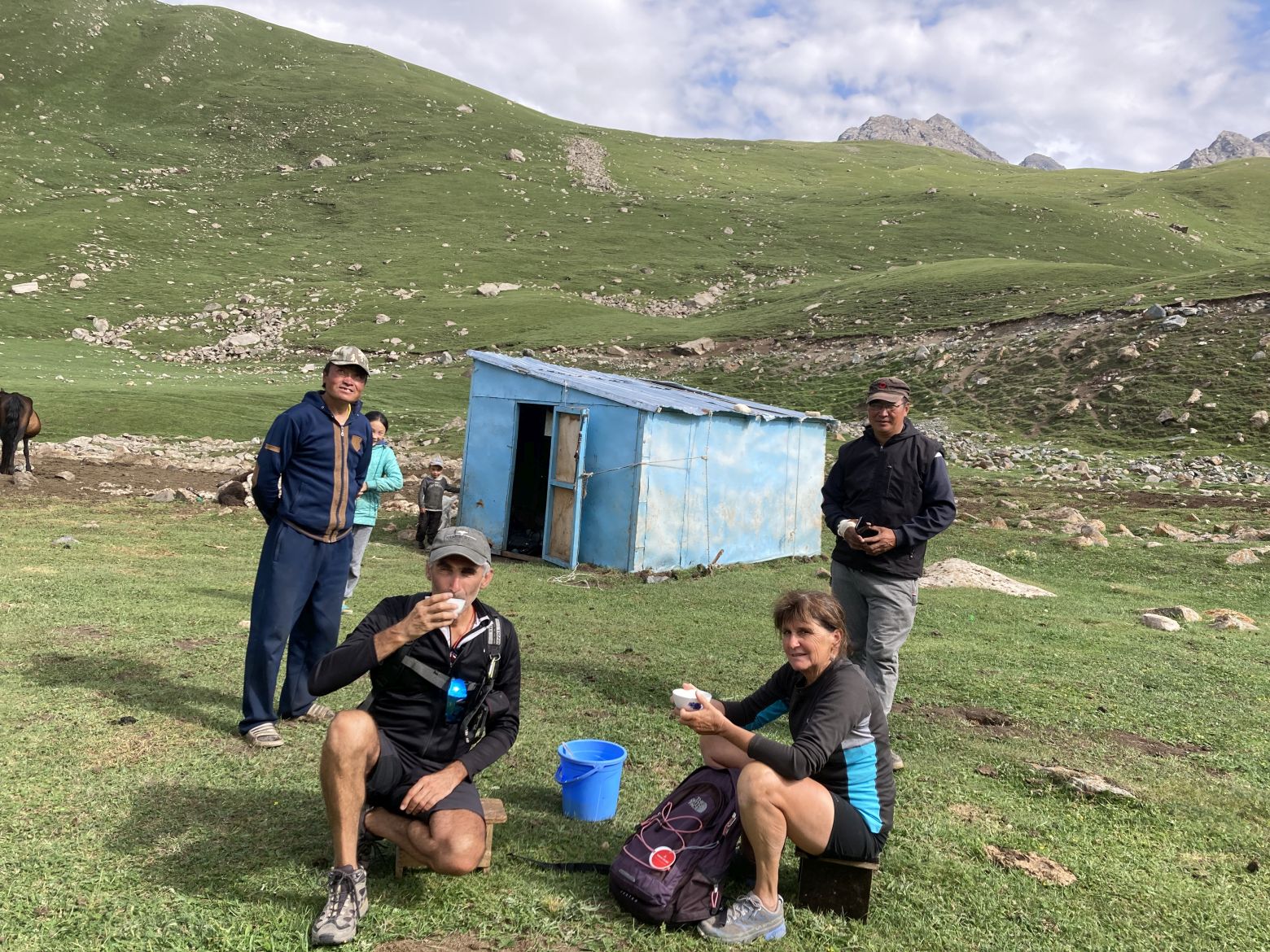 Ospiti dei pastori in una remota valle