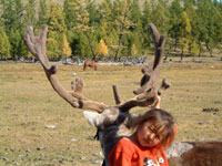 Bimba Tsaatan con la sua renna