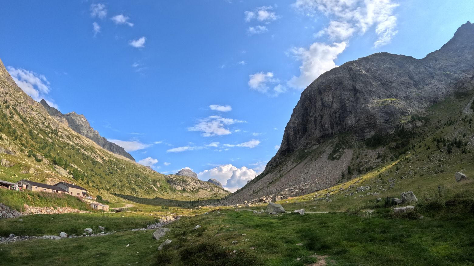 La Malga Alpe Verva ed il Sasso di Castro La Malga Alpe Verva ed il Sasso di Castro